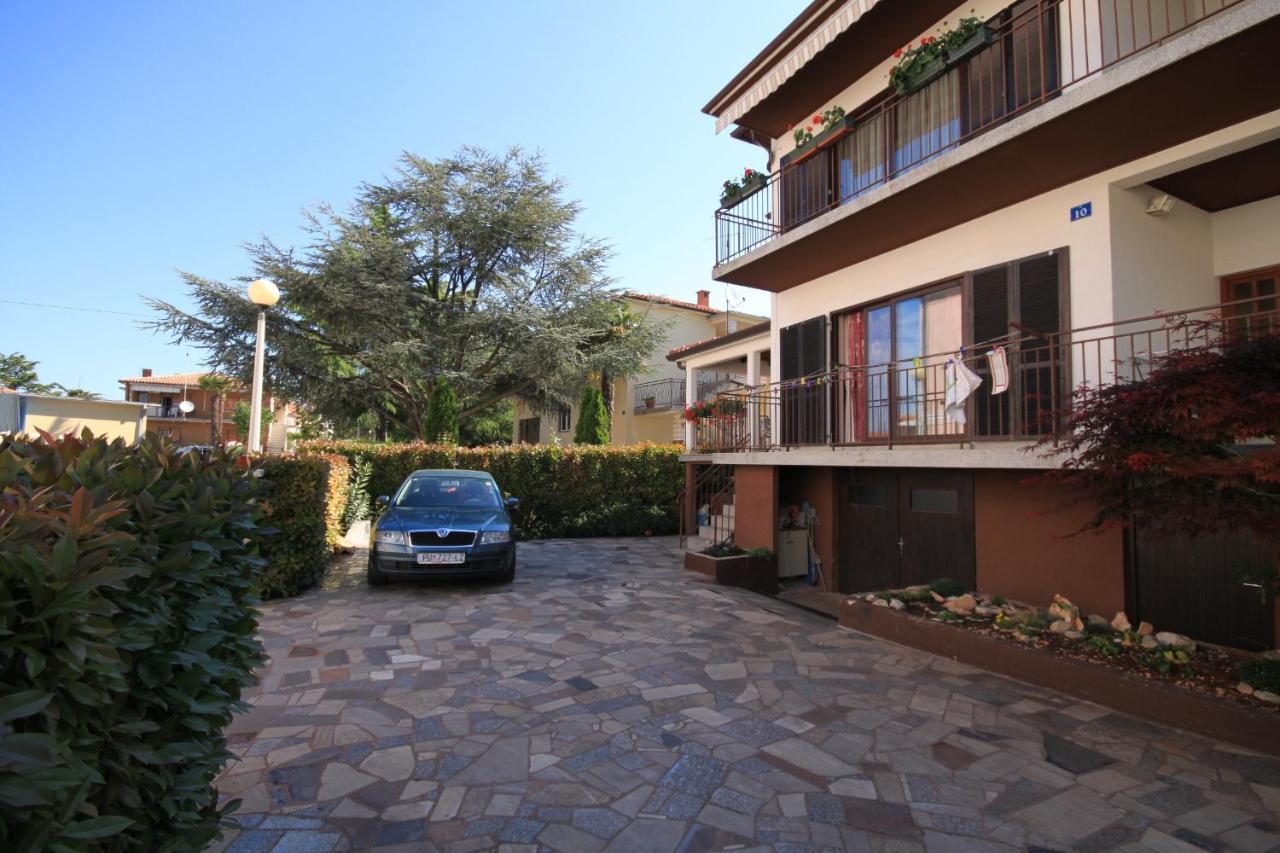 Apartments With A Parking Space Umag - 7666 Exterior photo
