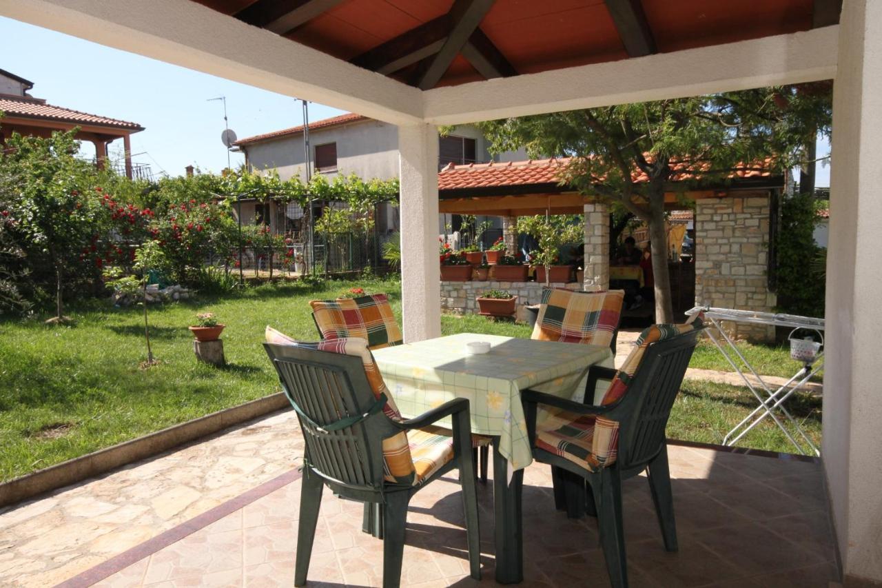 Apartments With A Parking Space Umag - 7666 Exterior photo